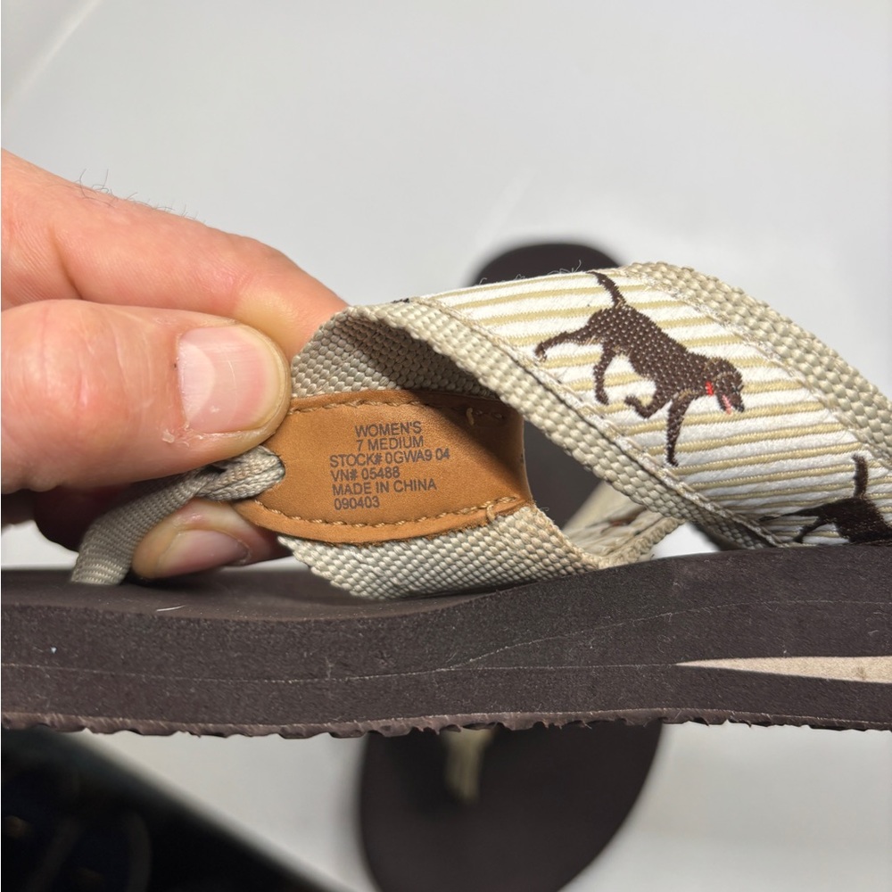 L.L.Bean Women's Original Maine Isle Flip-Flops w/chocolate lab motif size 7 - Picture 9 of 9